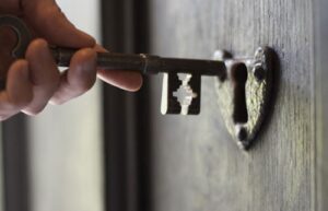 آموزش باز کردن قفل کمد